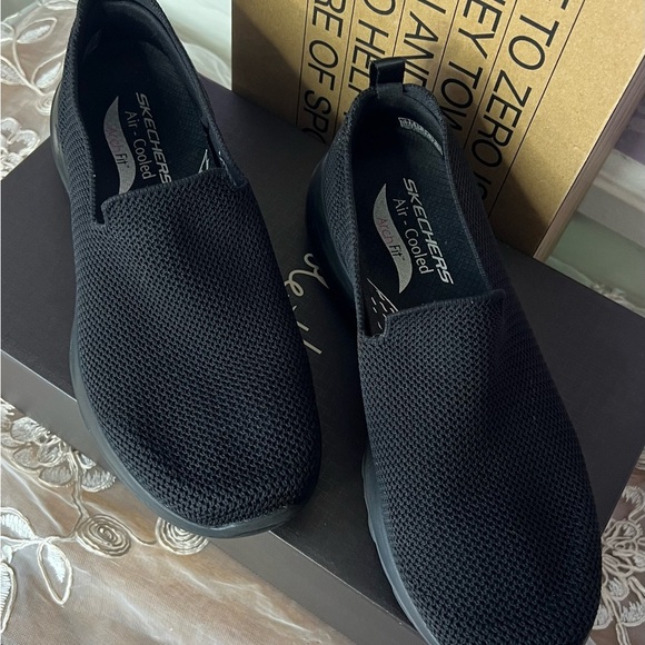 SZ 9 Skechers Women's Black Slip-On Sneakers - Picture 8 of 9